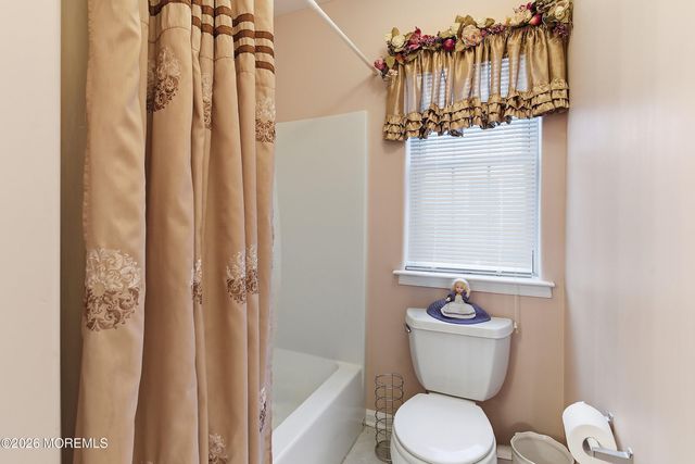 1 Ravenwood Court, Bayville, NJ 08721