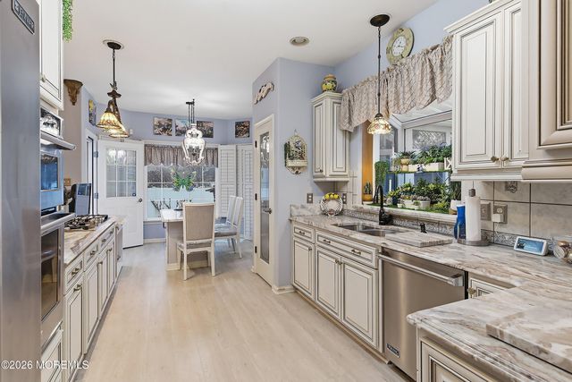 1 Ravenwood Court, Bayville, NJ 08721