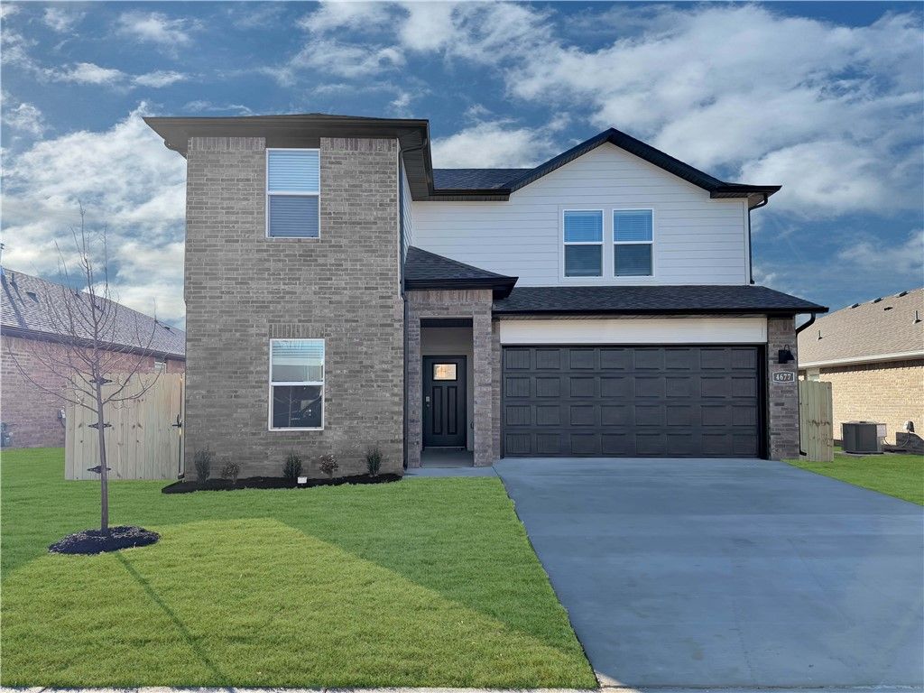 4678 W Buckaroo Street, Fayetteville, AR 72704