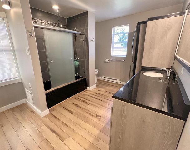 512 W 19TH AVENUE, Oshkosh, WI 54904