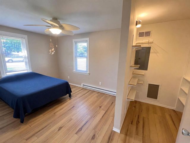 512 W 19TH AVENUE, Oshkosh, WI 54904