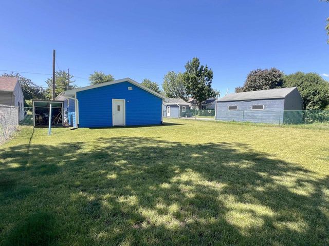512 W 19TH AVENUE, Oshkosh, WI 54904