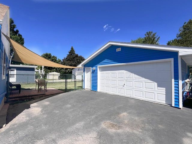 512 W 19TH AVENUE, Oshkosh, WI 54904