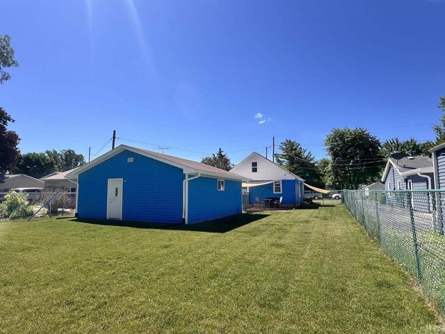 512 W 19TH AVENUE, Oshkosh, WI 54904