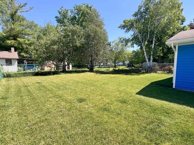 512 W 19TH AVENUE, Oshkosh, WI 54904