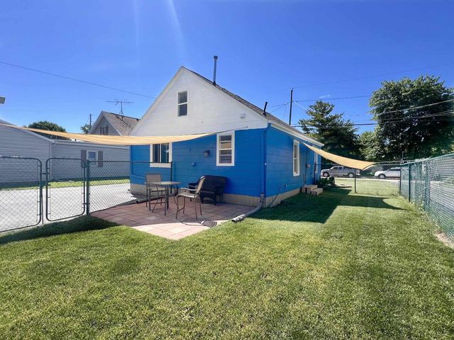 512 W 19TH AVENUE, Oshkosh, WI 54904