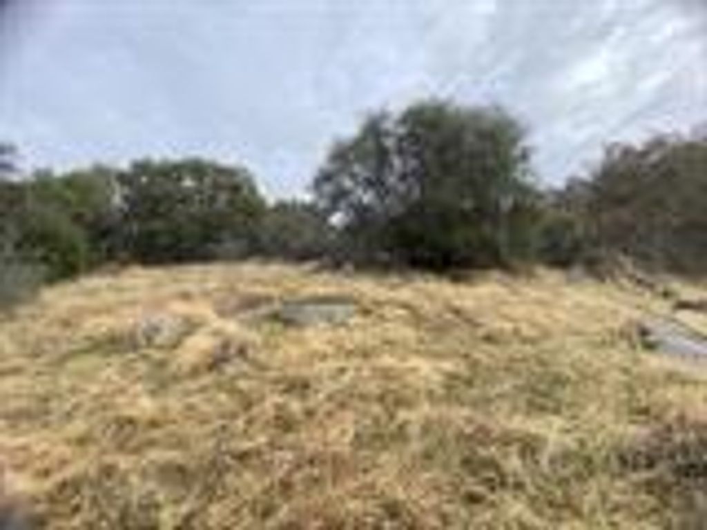 Image 3 of property listing at 0 High Oaks Ln, Yokuts Valley, CA 93675