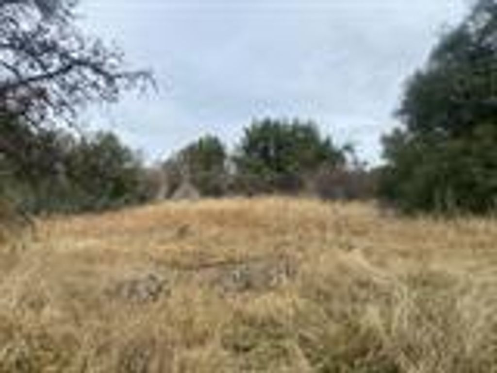 Image 4 of property listing at 0 High Oaks Ln, Yokuts Valley, CA 93675