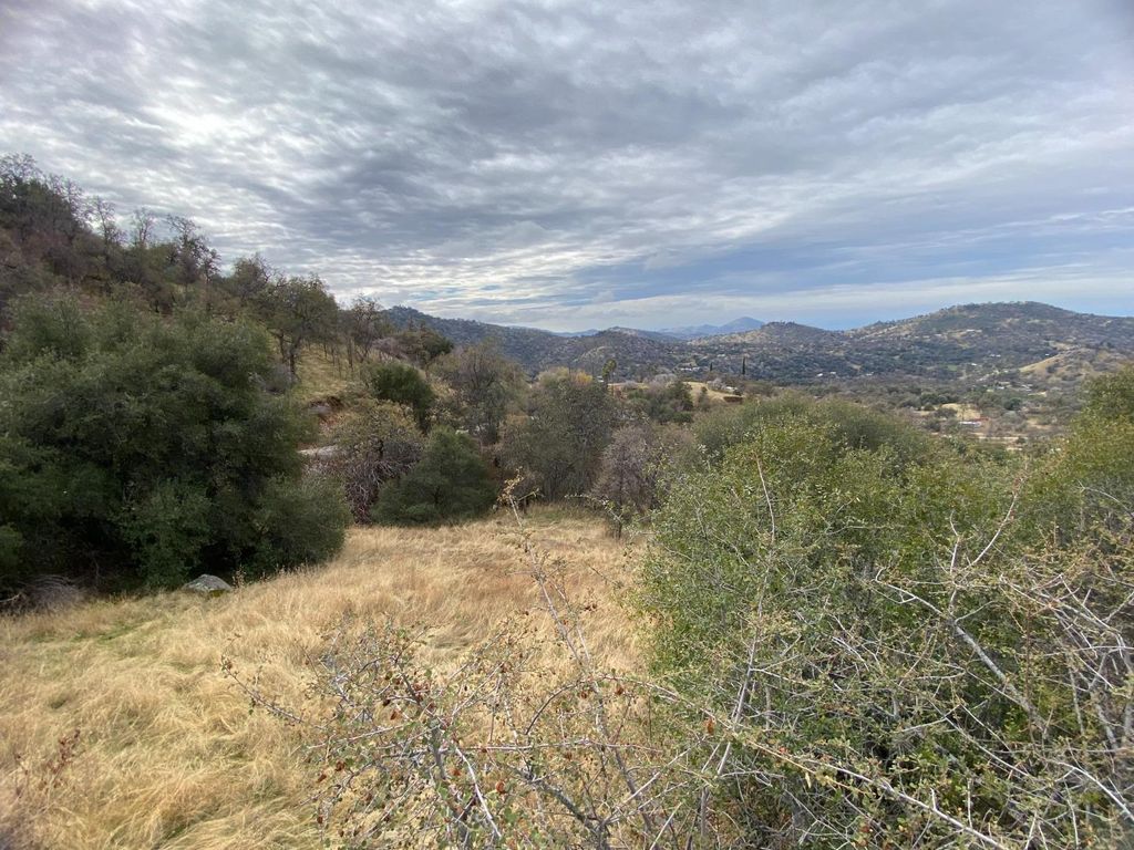 Image 6 of property listing at 0 High Oaks Ln, Yokuts Valley, CA 93675