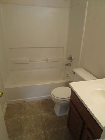 20 BRATTON DR, San Antonio, TX 78245