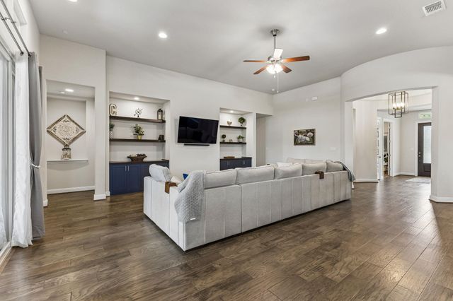 238 Arapaho DR, Kyle, TX 78640