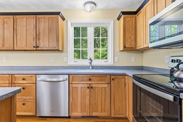102 Cathedral Drive, Attleboro, MA 02703