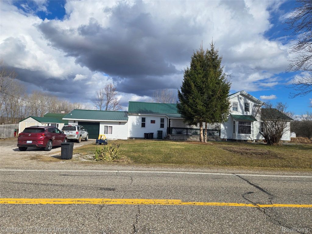 5638 N Lake Road, Marathon Township, MI 48421