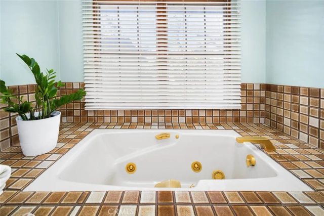 10253 Hopeland, Downey, CA 90241