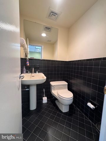 1423 SPRUCE ST, Philadelphia, PA 19102