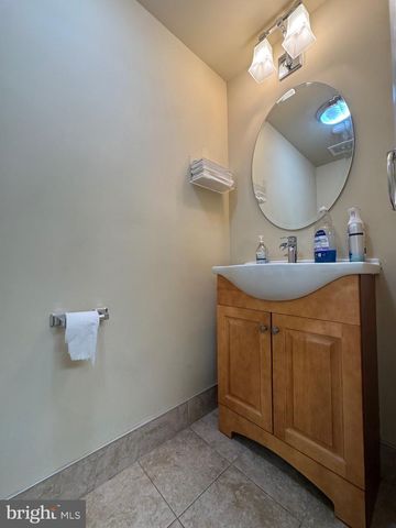 1423 SPRUCE ST, Philadelphia, PA 19102