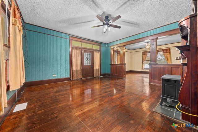 9 S Milam Street, Rogers, TX 76569