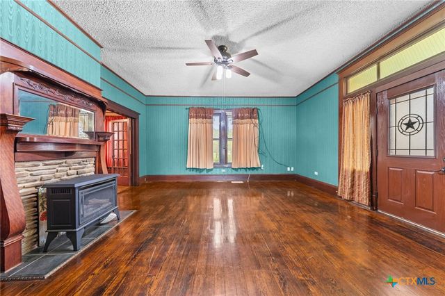 9 S Milam Street, Rogers, TX 76569