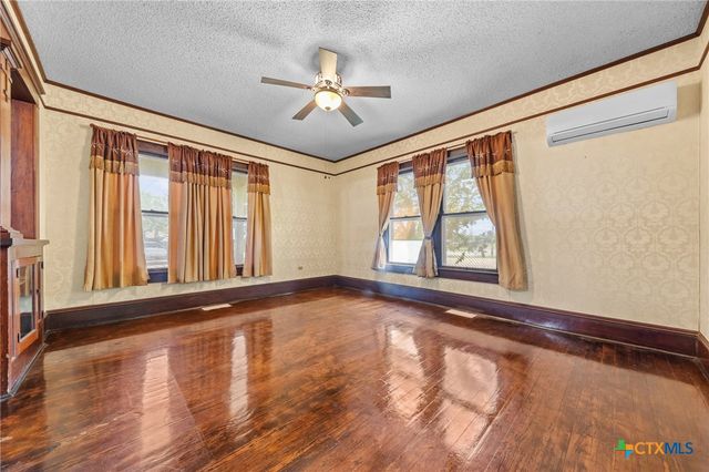 9 S Milam Street, Rogers, TX 76569