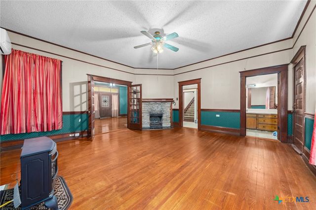 9 S Milam Street, Rogers, TX 76569