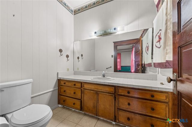 9 S Milam Street, Rogers, TX 76569