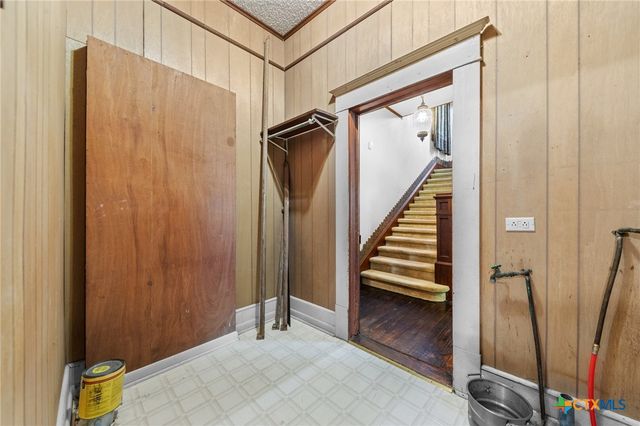 9 S Milam Street, Rogers, TX 76569