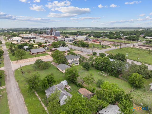 9 S Milam Street, Rogers, TX 76569