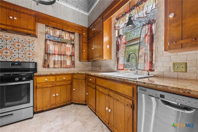 9 S Milam Street, Rogers, TX 76569