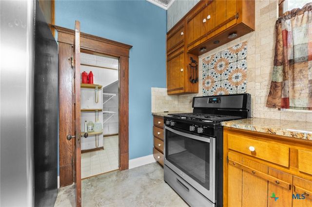 9 S Milam Street, Rogers, TX 76569