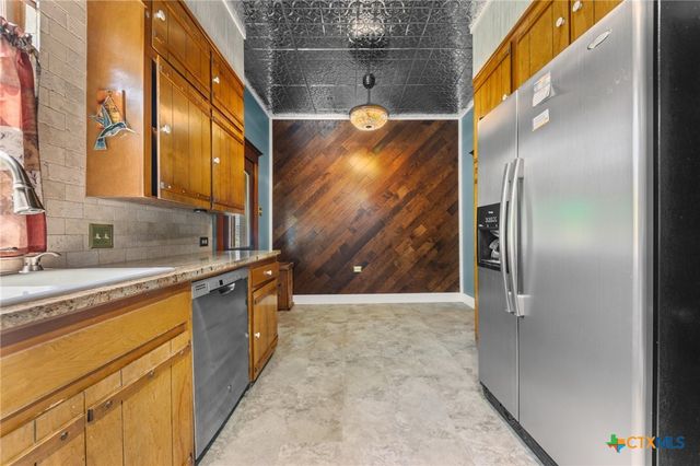 9 S Milam Street, Rogers, TX 76569