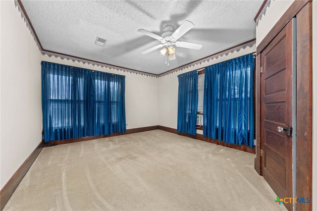 9 S Milam Street, Rogers, TX 76569