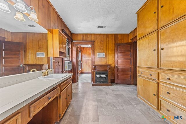 9 S Milam Street, Rogers, TX 76569