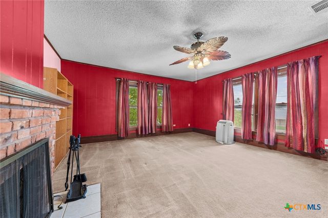 9 S Milam Street, Rogers, TX 76569