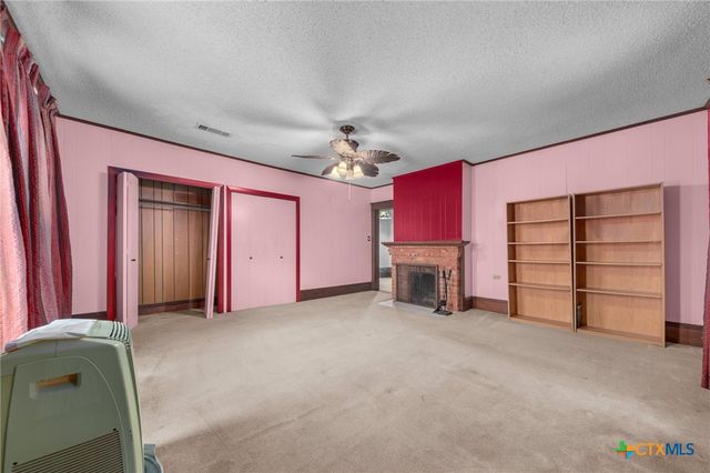 9 S Milam Street, Rogers, TX 76569