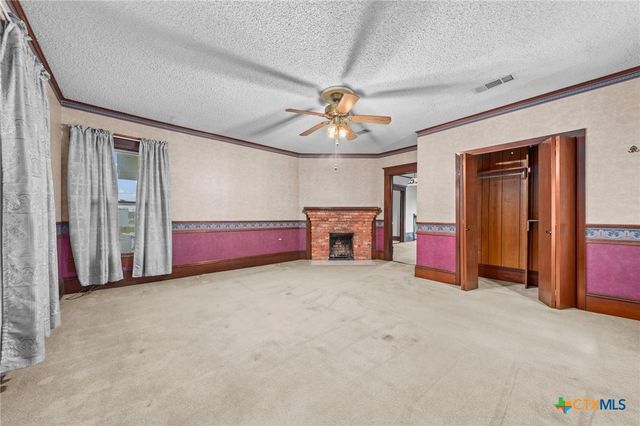 9 S Milam Street, Rogers, TX 76569