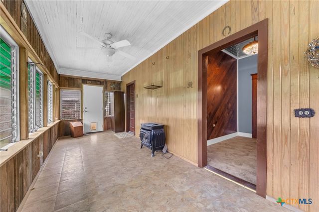 9 S Milam Street, Rogers, TX 76569