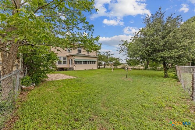 9 S Milam Street, Rogers, TX 76569