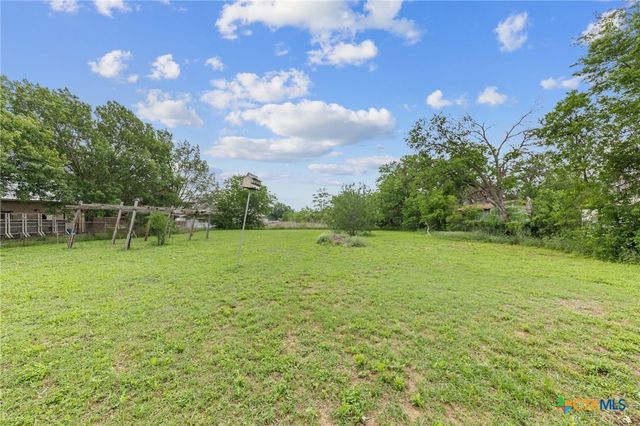 9 S Milam Street, Rogers, TX 76569