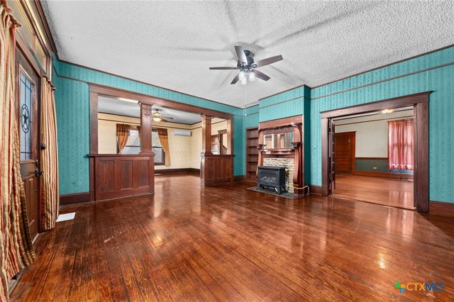 9 S Milam Street, Rogers, TX 76569