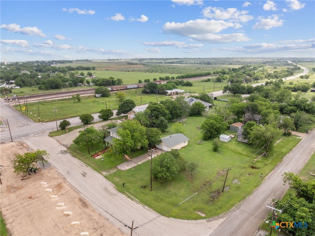 9 S Milam Street, Rogers, TX 76569