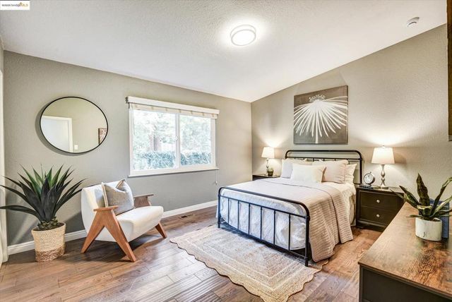 7 Saint Stephens Dr, Orinda, CA 94563