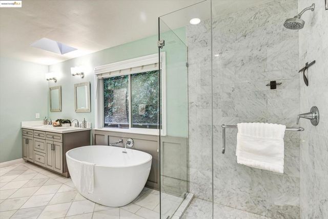 7 Saint Stephens Dr, Orinda, CA 94563