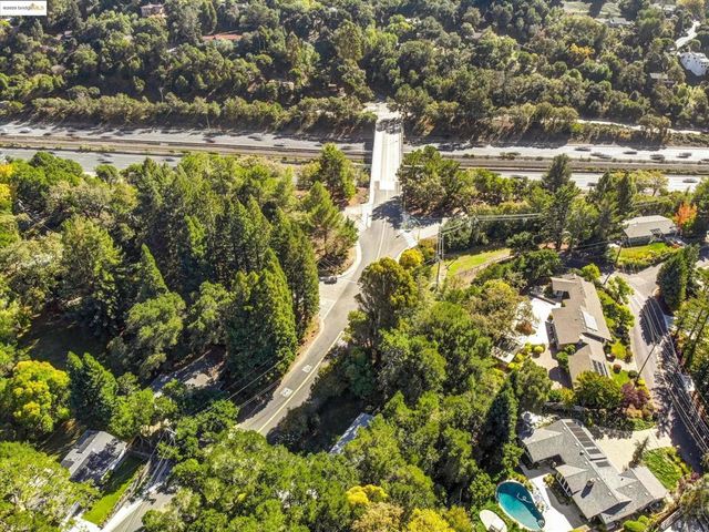 7 Saint Stephens Dr, Orinda, CA 94563