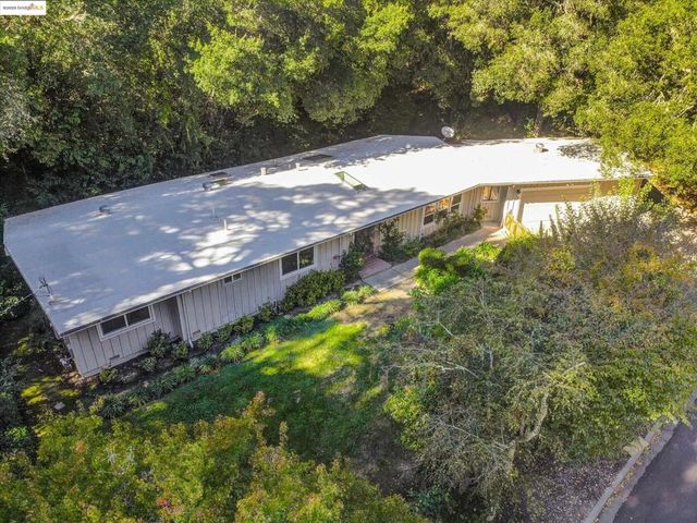 7 Saint Stephens Dr, Orinda, CA 94563