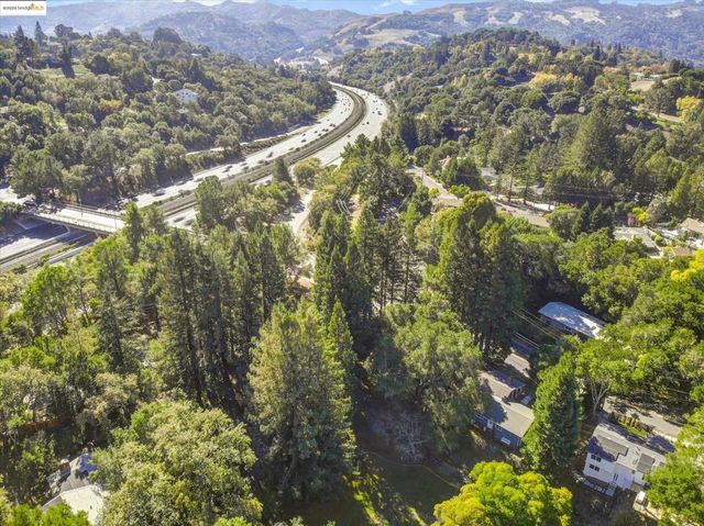 7 Saint Stephens Dr, Orinda, CA 94563