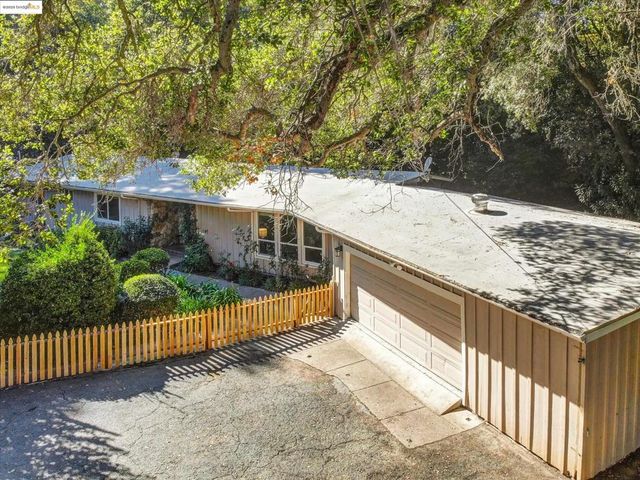 7 Saint Stephens Dr, Orinda, CA 94563