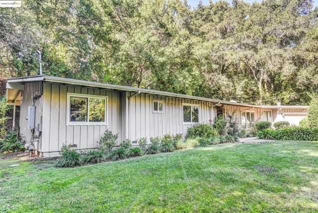 7 Saint Stephens Dr, Orinda, CA 94563