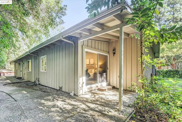 7 Saint Stephens Dr, Orinda, CA 94563