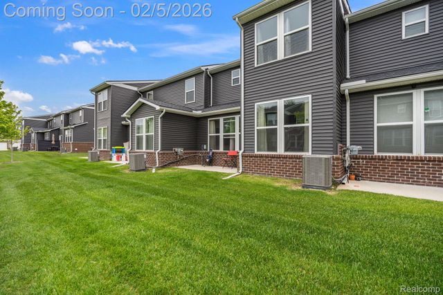 4782 Broomfield Way, Lake Orion Village, MI 48359