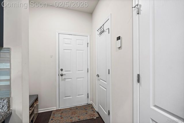 4782 Broomfield Way, Lake Orion Village, MI 48359